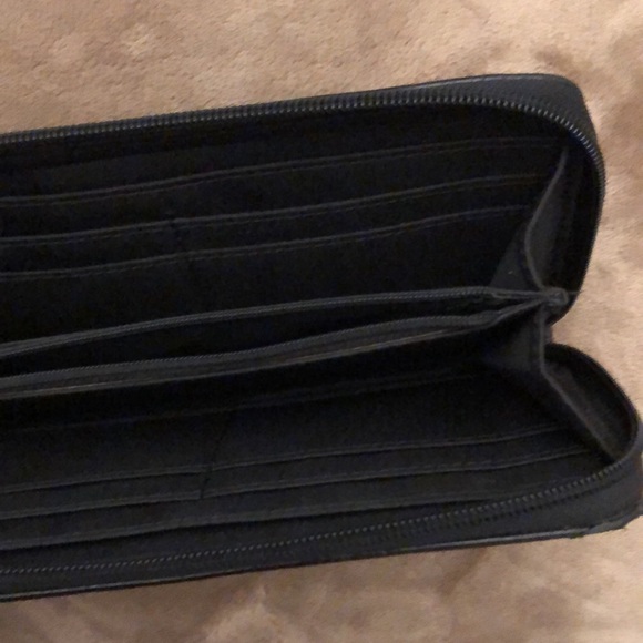 Tommy Hilfiger large zip Wallet - Picture 3 of 3